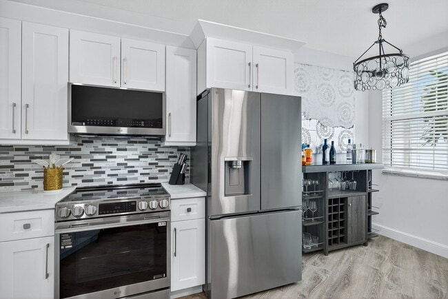 Building Photo - 8390 Excalibur Cir