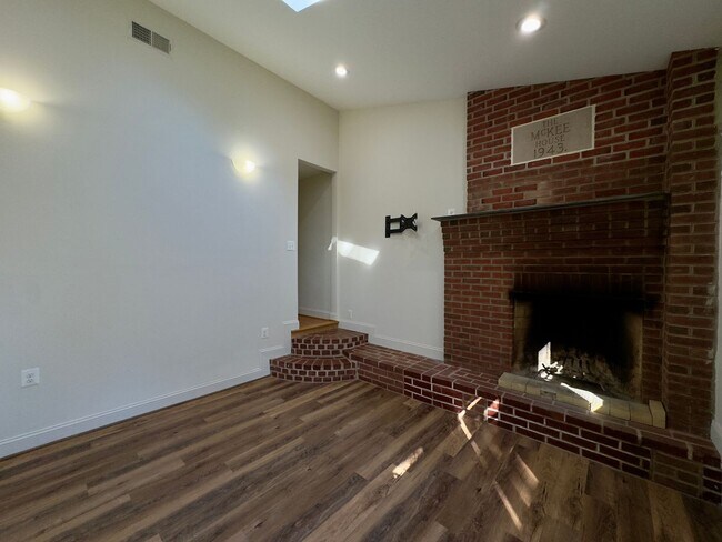 Building Photo - Charming 3Bed/2Bath in Spark Glencoe