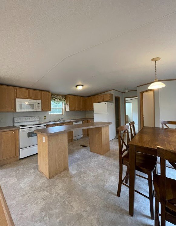 Foto del edificio - Country Living on 3 Acres in Fountain Inn!
