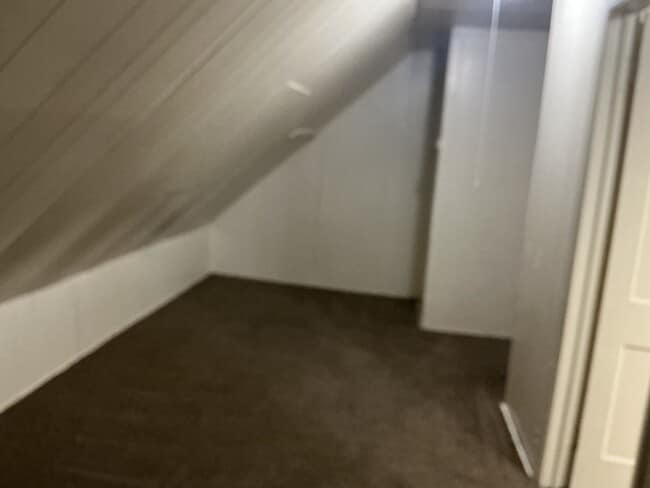 Building Photo - 3 bedroom single family home with detached garage