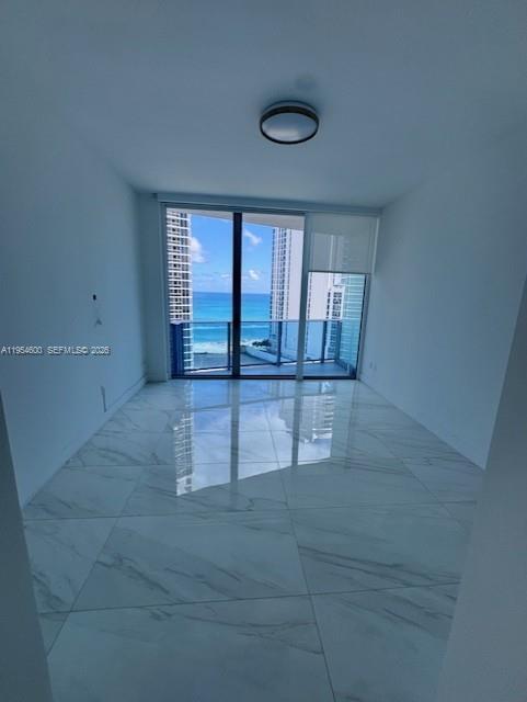 Foto del edificio - 17550 Collins Ave