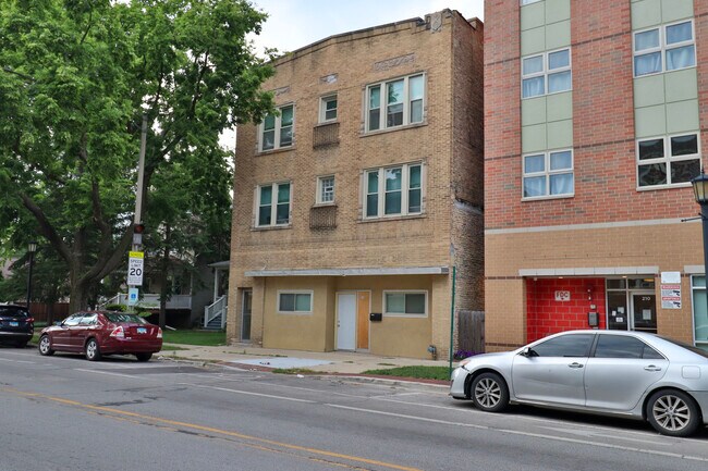 Building Photo - 214 Chicago Ave