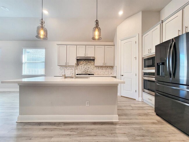 Building Photo - 1121 Lickety Ln