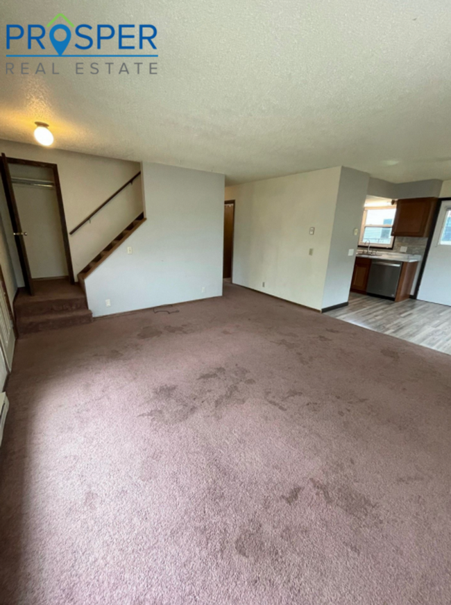 Building Photo - Great 4 Bedroom Close to Water Street. Wil...