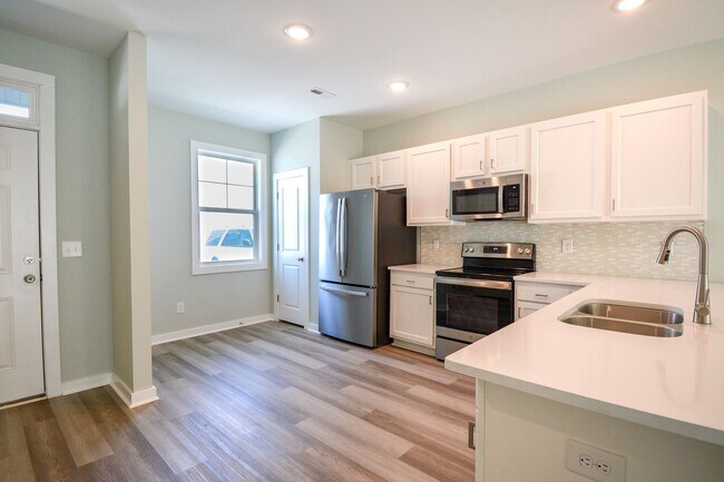 Foto del edificio - BEAUTIFUL! 2 Bedroom with Flex Space Townhome in Sneads Ferry