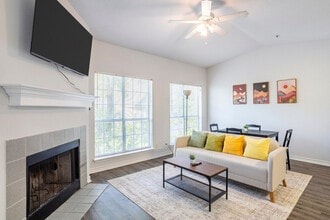 Building Photo - 1005 W 23rd St