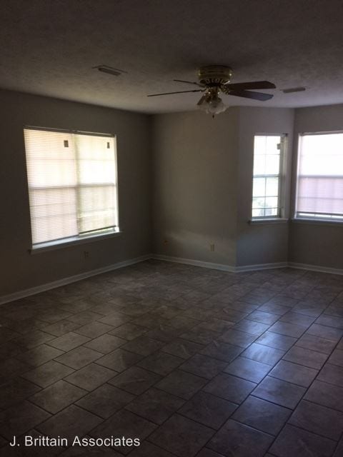 Building Photo - 929 Willow Pointe