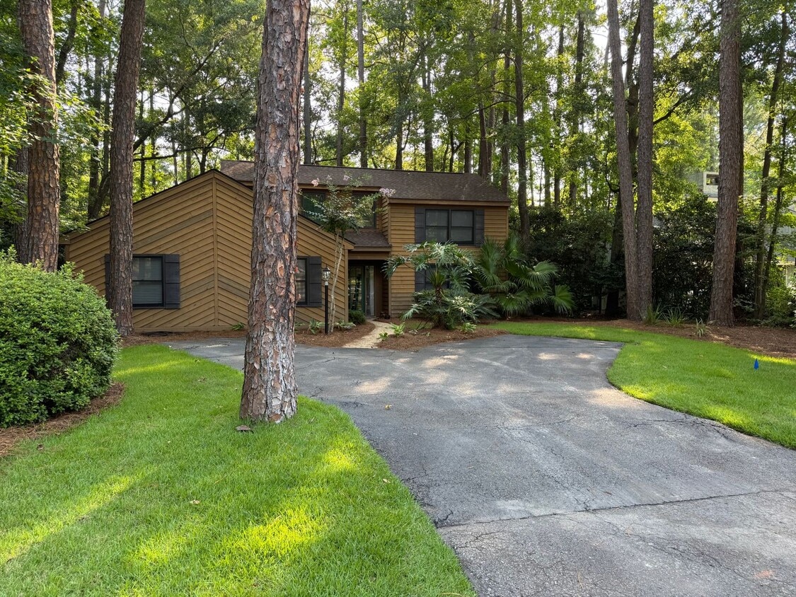 Primary Photo - Classic Three Bedroom Home in Hilton Head ...