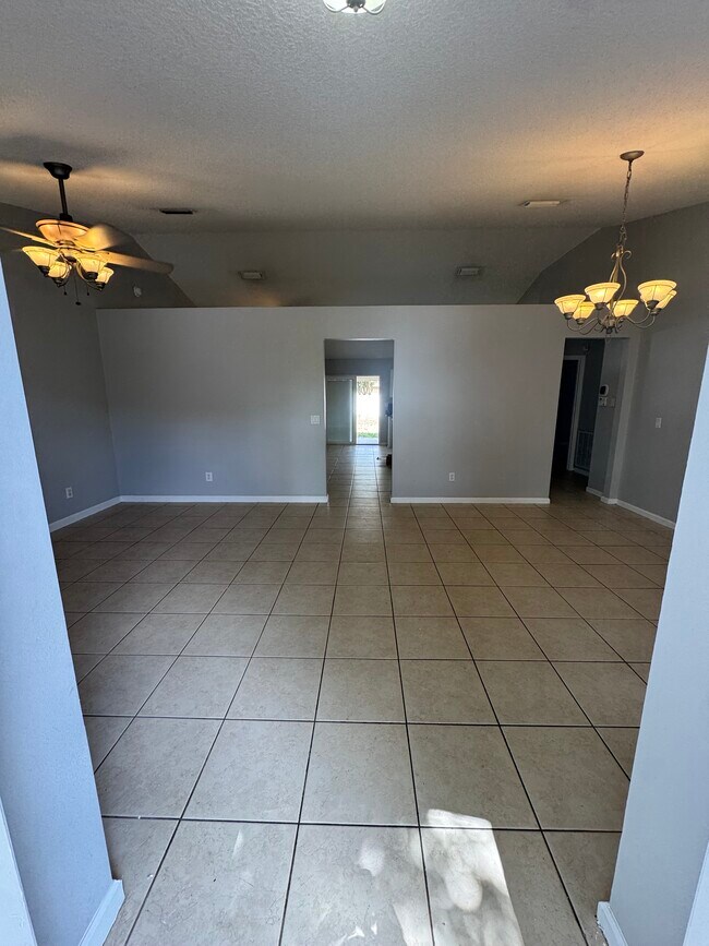 Foto del edificio - 449 SW Fifer Ave