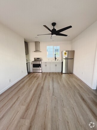 Building Photo - 12608 Oxnard St