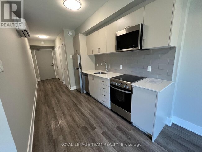 Photo du bâtiment - 1295 Summerville Ave