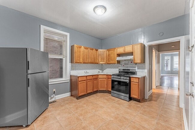 Building Photo - 1426 S Avers Ave