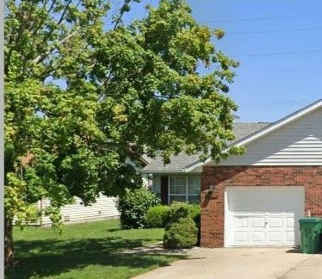 Building Photo - 616 Carol Ann Dr