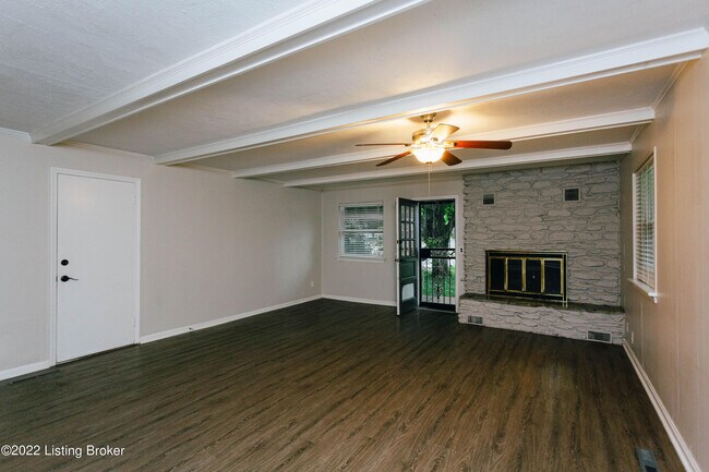 Foto del edificio - 2421 Woodmont Dr