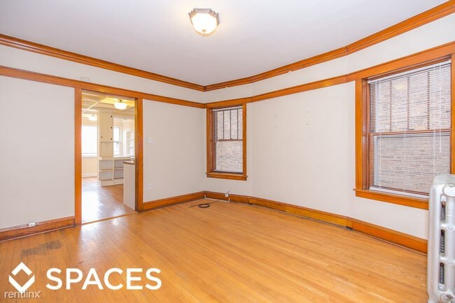 Building Photo - 5006 W Sunnyside Ave