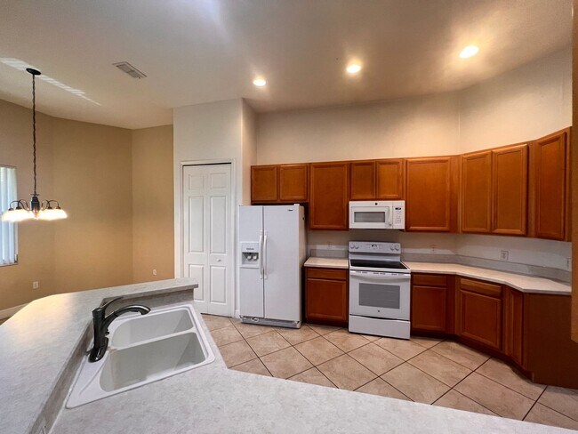 Foto del edificio - 5 Bedroom House