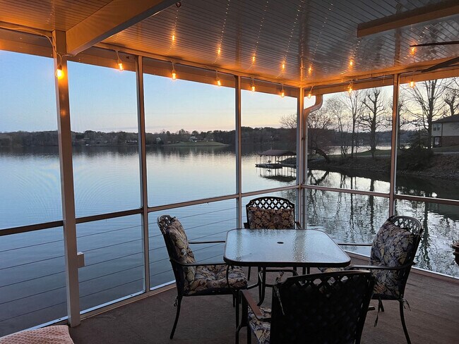 Foto del edificio - 92 Cove View Ln