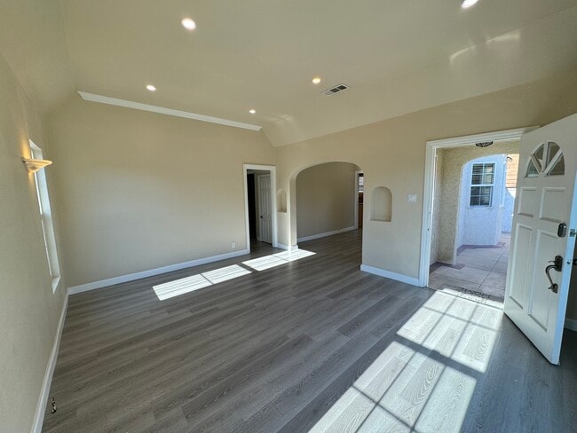Building Photo - 1153 Alameda Ave