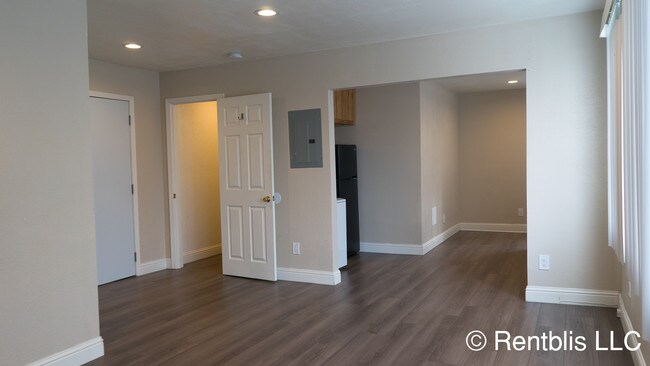 Building Photo - 3210 San Leandro St