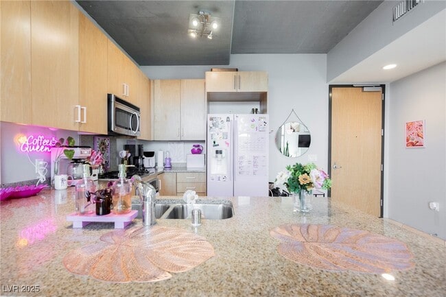 Foto del edificio - 353 E Bonneville Ave