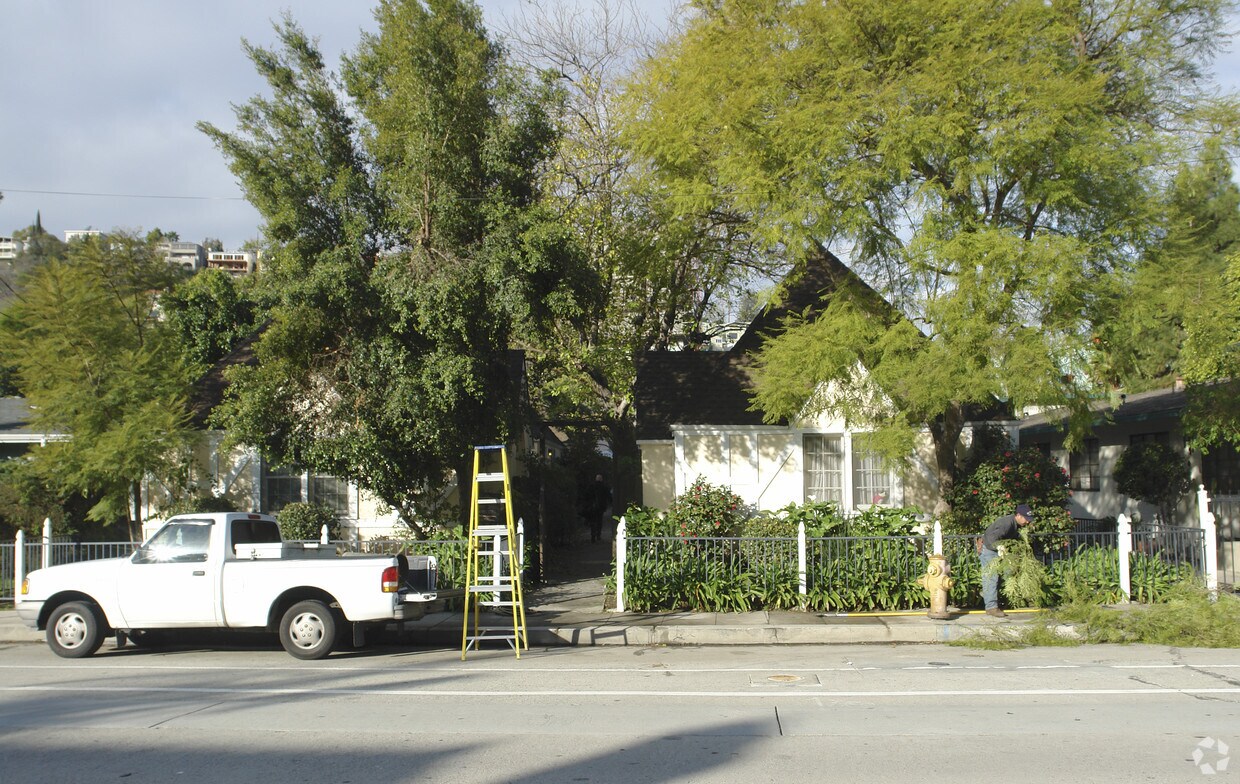 Primary Photo - 2507 Griffith Park Blvd
