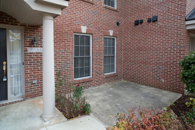 Building Photo - 5731 Hampshire Ln