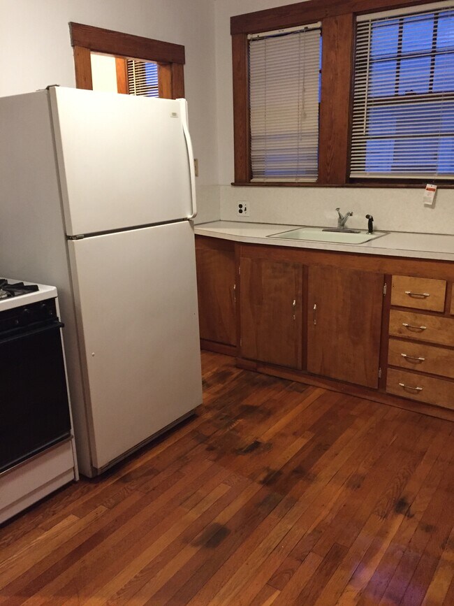 kitchen - 135 Fellsway W