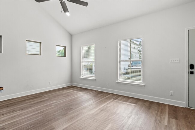 Foto del edificio - 1327 N Bronough St