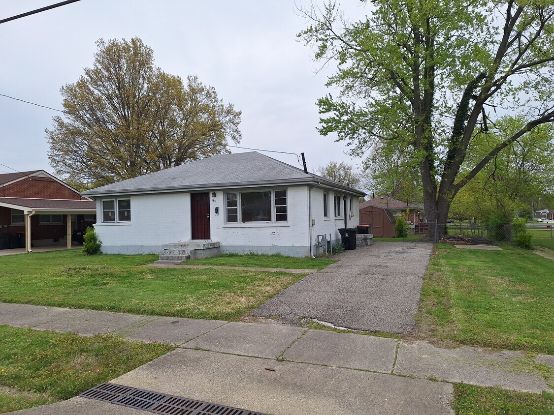 Front of HOme - 1611 Clarice Way (Louisville, KY)