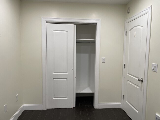 Foto del edificio - 25 Adrian Ave