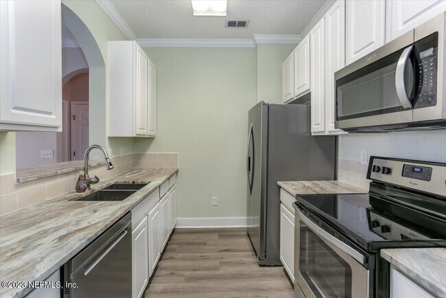 Building Photo - 7801 Point Meadows Dr