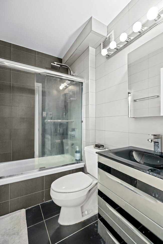 Building Photo - 1BR w/Balcony,Sunset Views- West Village