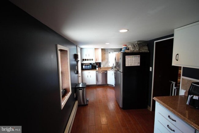 Building Photo - 170 Hickon Rd