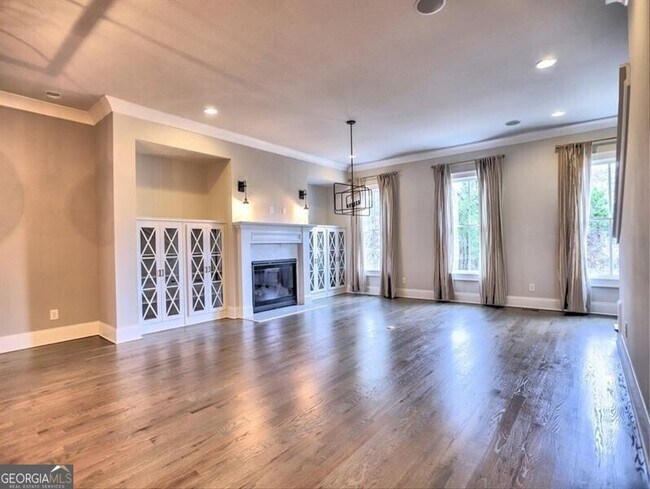Building Photo - 205 Old Orchard Ln