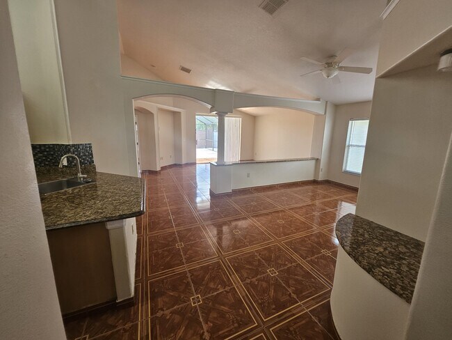 Building Photo - 536 Eagle Pointe S