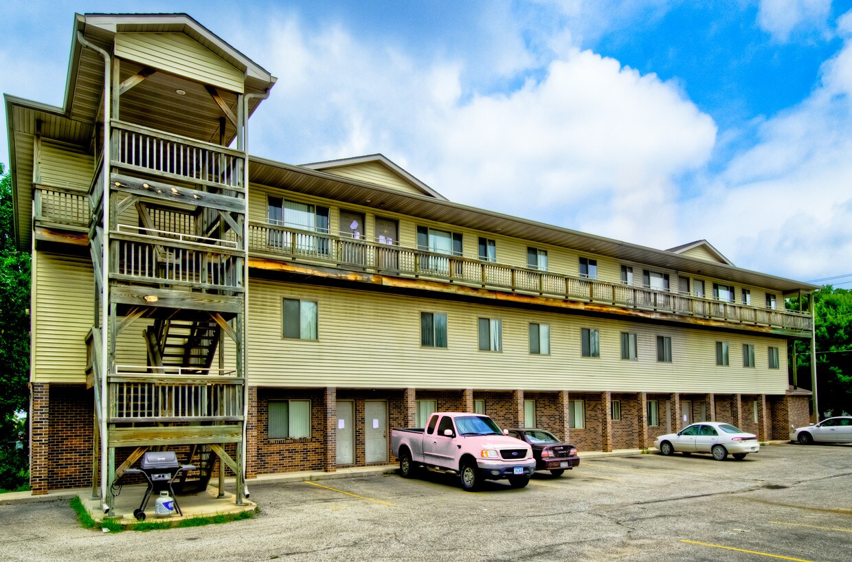 324 Welch Ave, Ames, IA 50014 Apartments in Ames, IA