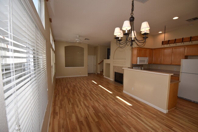 Foto del edificio - 11904 Cypress Canyon Rd