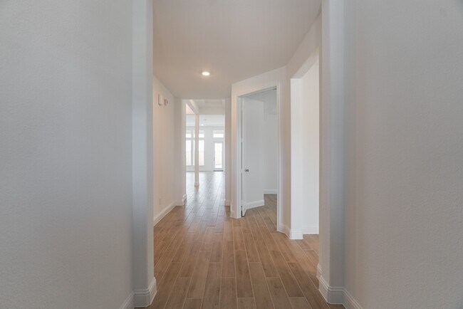 Building Photo - 11219 Tropical Forest Wy