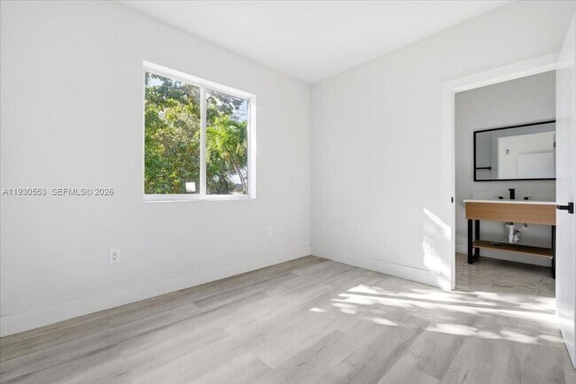 Foto del edificio - 1126 NW 28th St