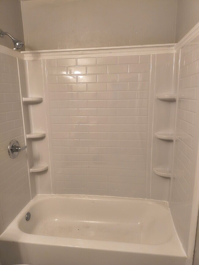 Foto del edificio - 2 bedroom  1 bath available for immediate occupancy.