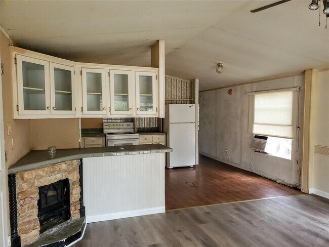 Building Photo - 902 Queenswood