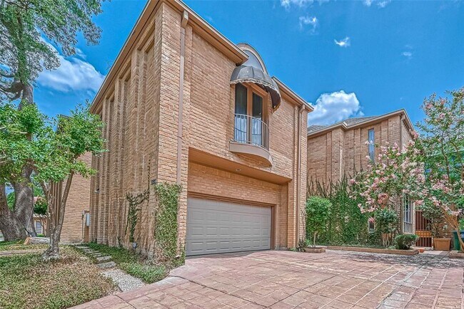 Building Photo - 1331 Bissonnet St