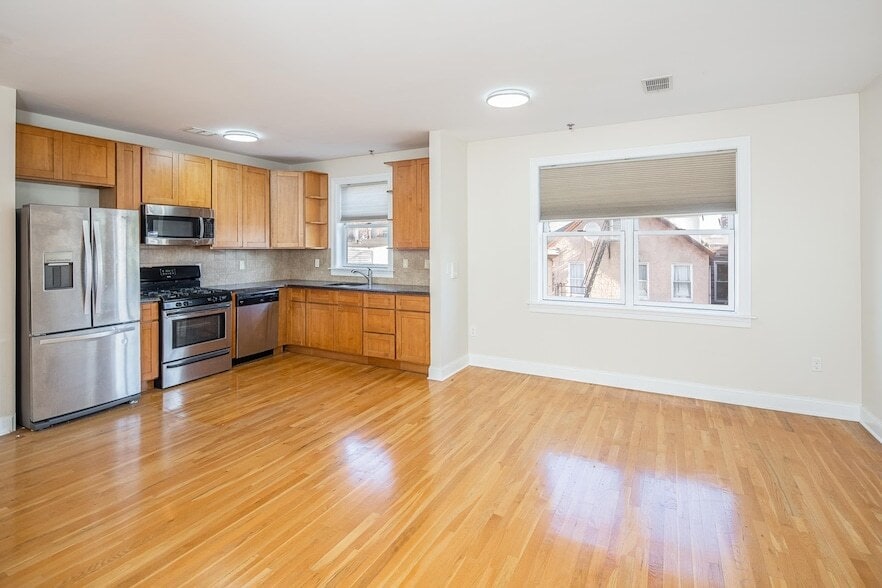 Photo - 528 47th Street Unit 3C