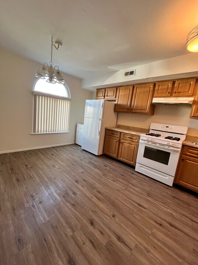 Building Photo - 58 Seguine Pl