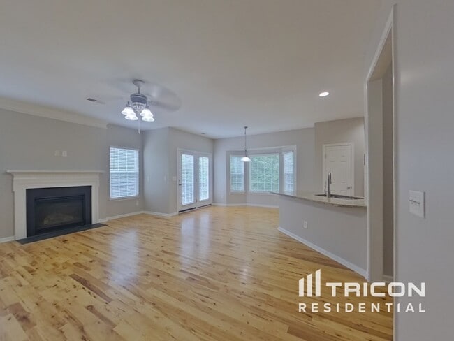 Foto del edificio - 1003 Sharon Lee Ave