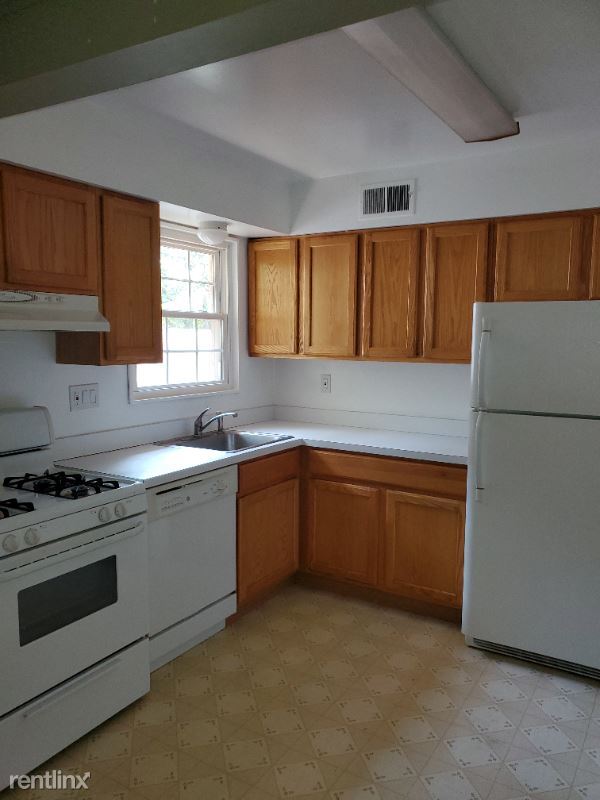 Building Photo - 2 br, 1 bath House - 1044 N Daniel St