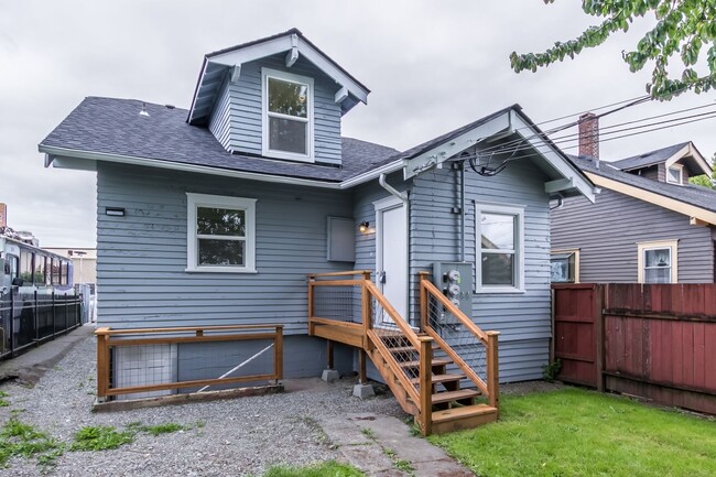 Foto del edificio - Adorable home with 3 Units in Tacoma