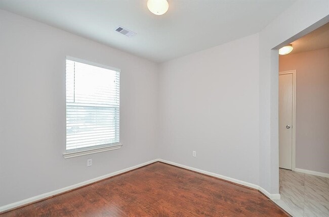 Building Photo - 12039 Madison Oak St