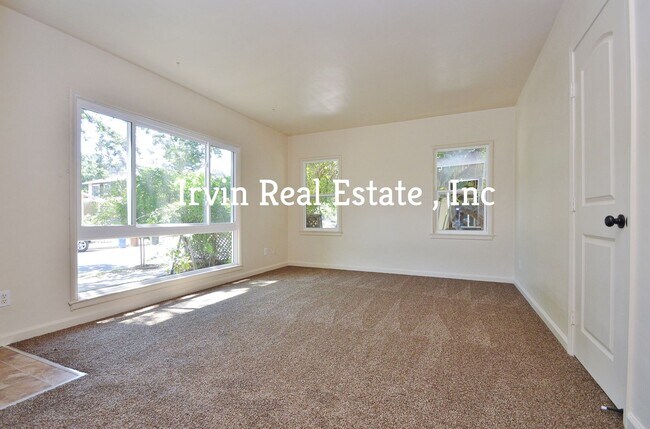 Foto del edificio - Cozy 2 Bedroom,1 Bath