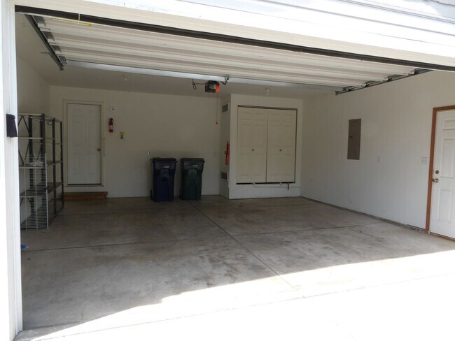 Building Photo - CDA Place Garden Home in Gated Community!